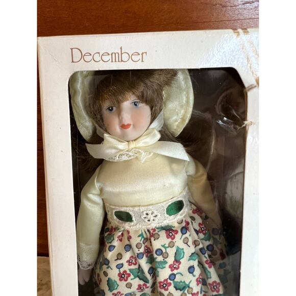 Vintage Gorham Doll of the Month December 1983 - Picture 8 of 8